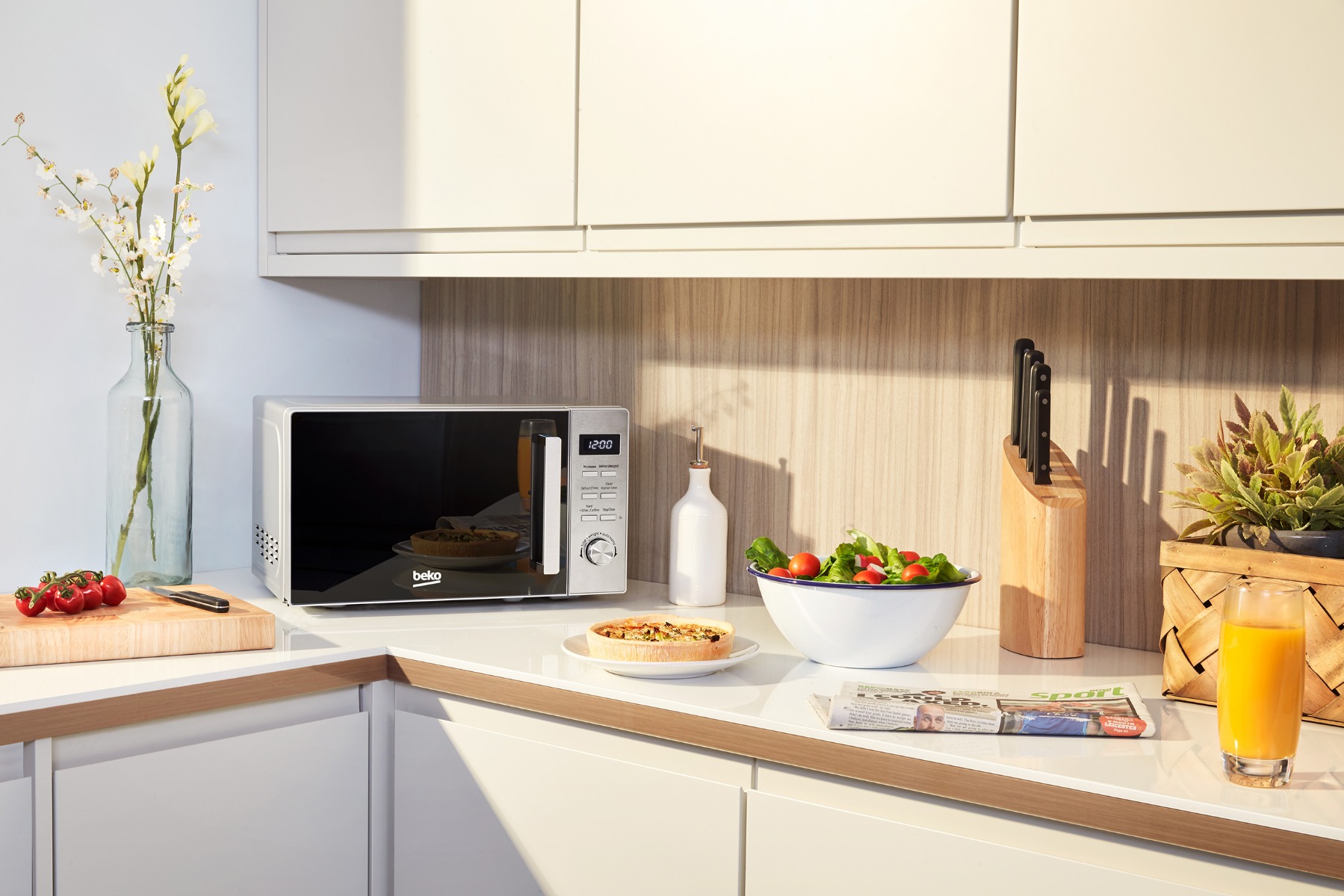 Beko_Microwave_MGF23210X_Silver_Lifestyle