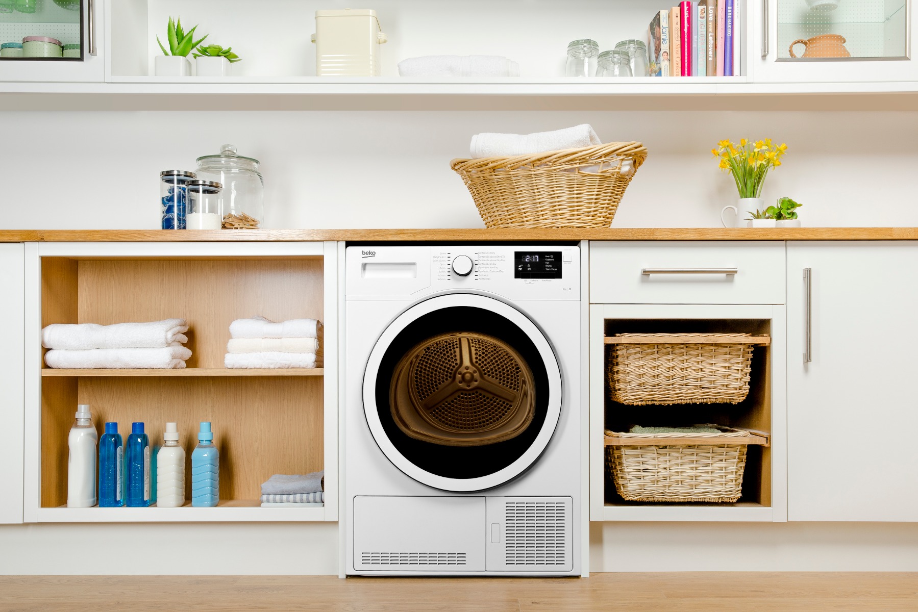 Beko_TumbleDryer_DCJ83133W_White_Lifestyle