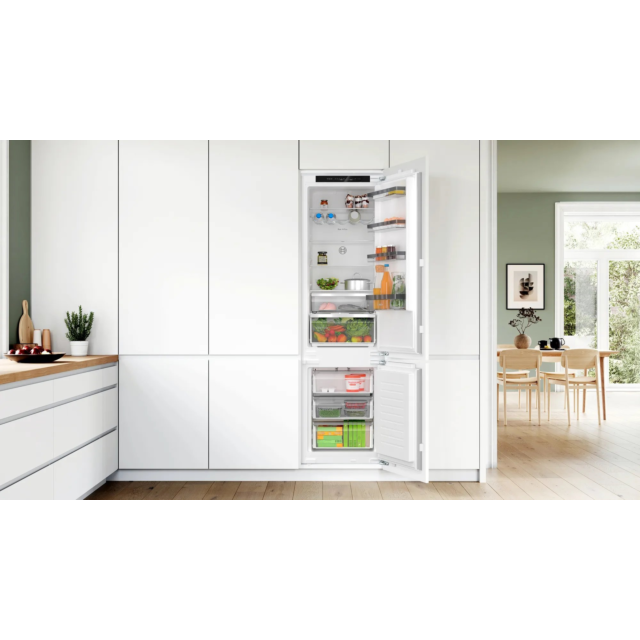 Bosch KIN96VFD0 55.8cm 70/30 Frost Free Fridge Freezer - White - Flat hinge