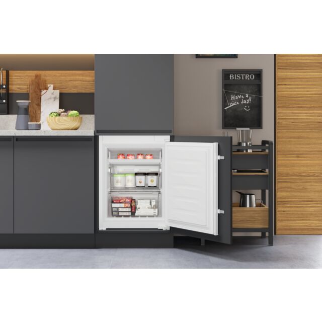 Hotpoint HTC18T322UK 54cm 70/30 Built in Frost Free Fridge Freezer - White