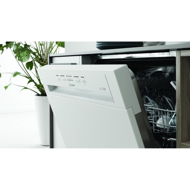 Indesit I3BL626UK Semi-Integrated Dishwasher - 14 Place Settings