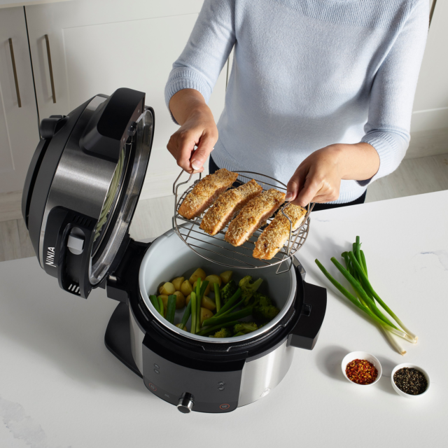 ninja OL550UK 6L 11-In-1 One Lid Muti Cooker - Black