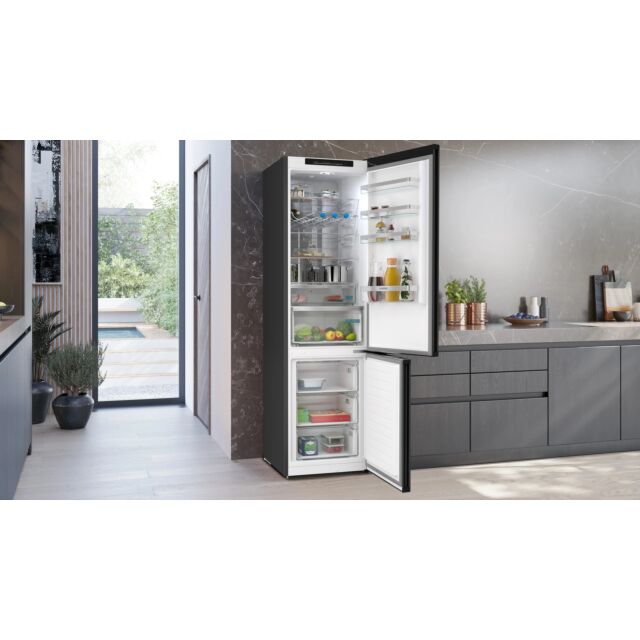 Siemens KG39NVXBG Freestanding Fridge Freezer