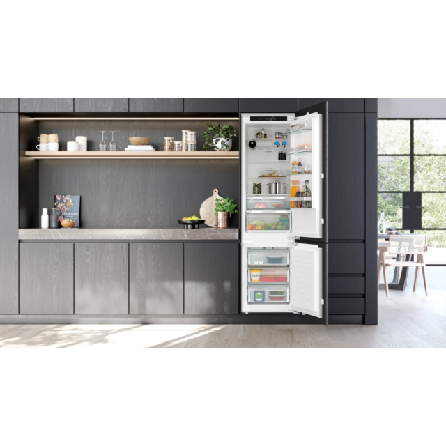 Siemens KI96NVFD0 55.8cm 70/30 Integrated Frost Free Fridge Freezer