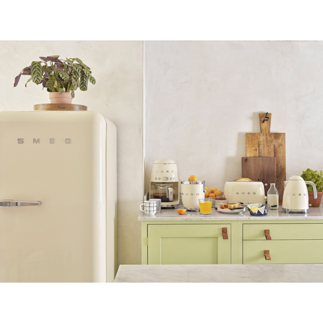 Smeg FAB28RCR6UK 60.1cm Cream Fridge Freezer