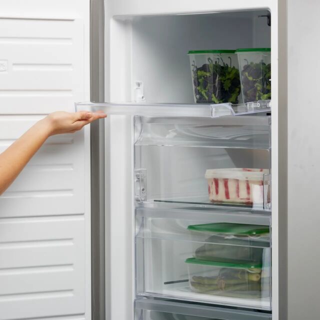 Smeg UKFF18EN2HX Freestanding No Frost Freezer Stainless Steel Door