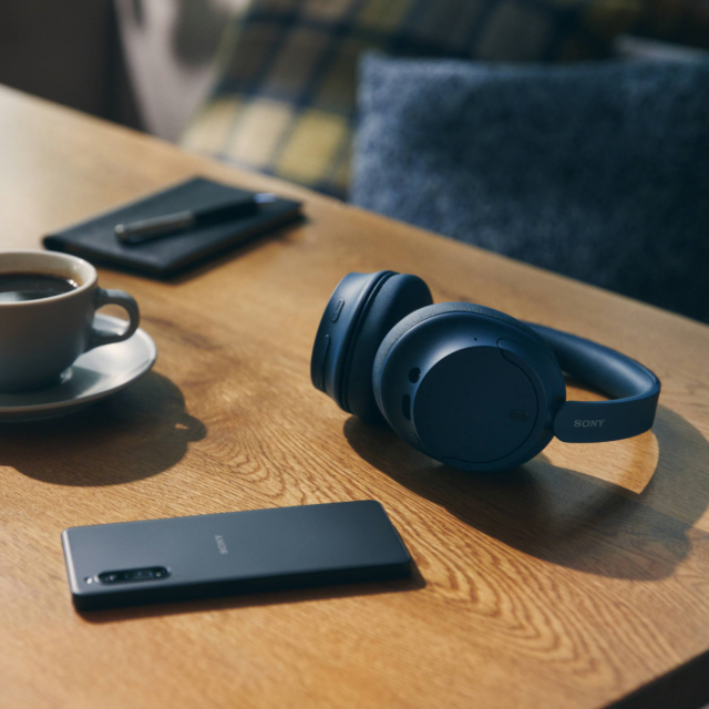 Sony WHCH720NB_CE7 Wireless Noise Cancelling Headphones - black